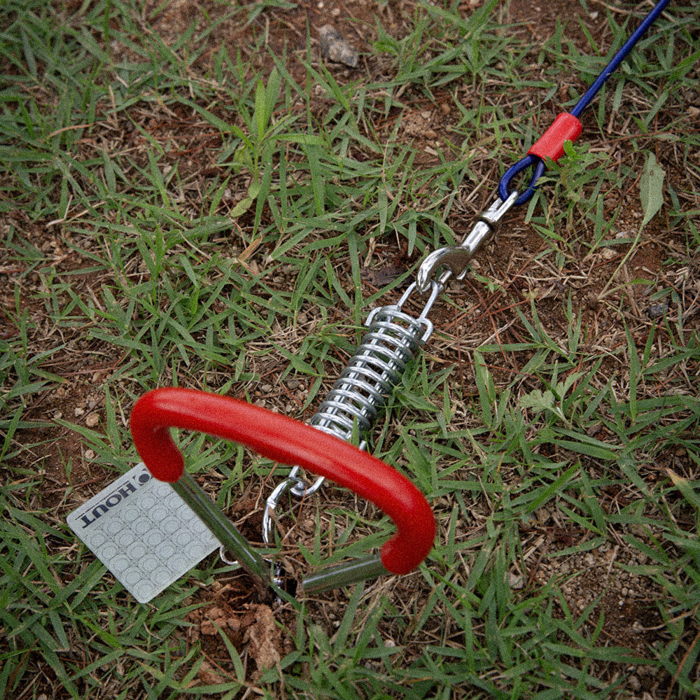 HOUT Groundie Dog Parking — Shock-Absorbing Tie-Out Stake for Dogs